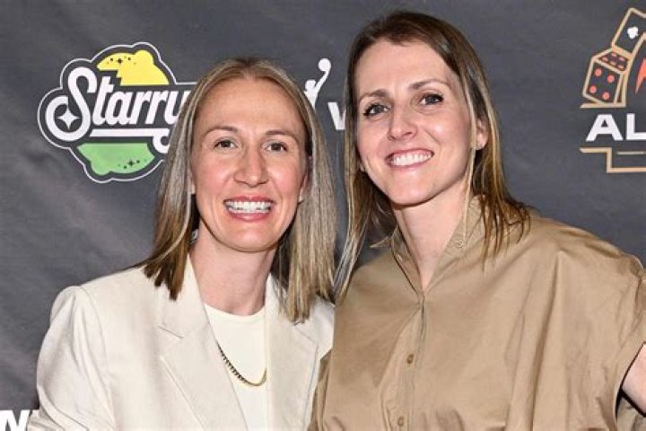 Allie Quigley Wife Or Partner Courtney Vandersloot Age Difference – Salary And Net Worth Explroed