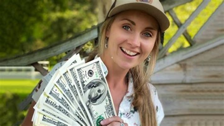 Amber Marshall Net Worth (2022), Income, Salary, Career, Bio