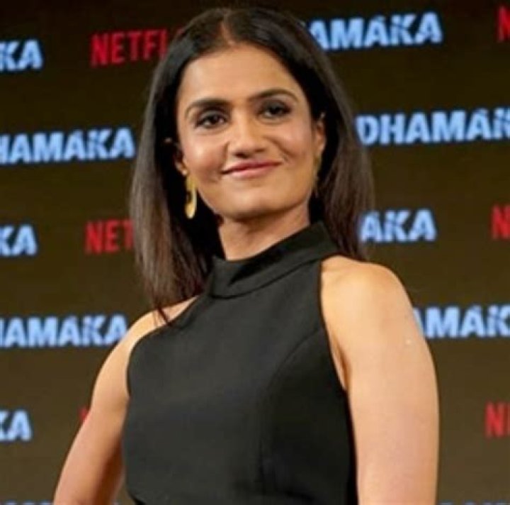 Amruta Subhash Height, Weight, Age, Husband, Children, Facts