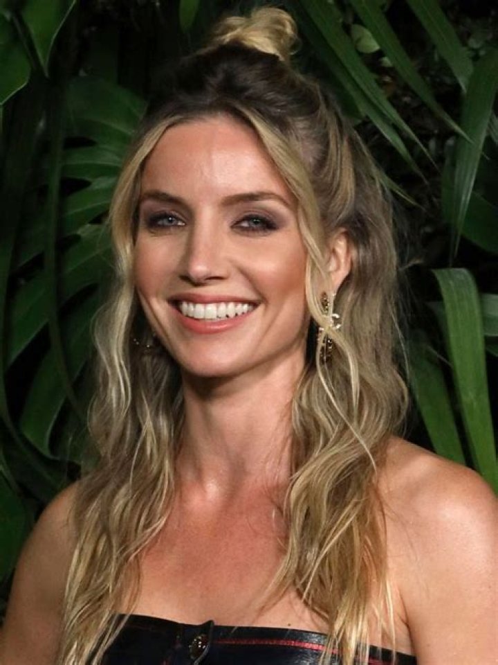 Annabelle Wallis Husband, Dating, Boyfriend, Relationship, Affairs & Net Worth