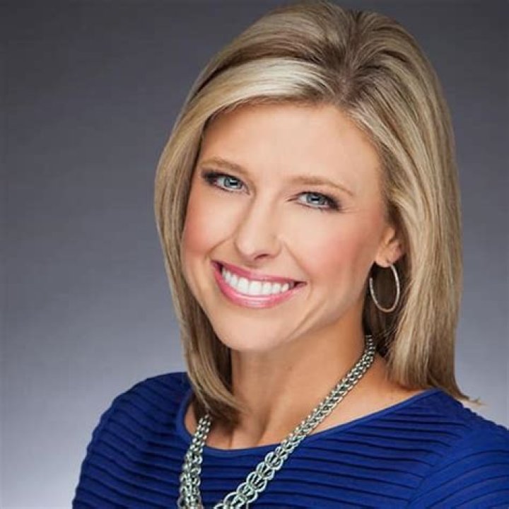 April Warnecke Bio, Wiki, Age, Parents, Husband, Net Worth, Salary and 3TV correo