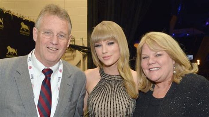 Are Taylor Swift's Estranged Parents Rekindling Their Romance?