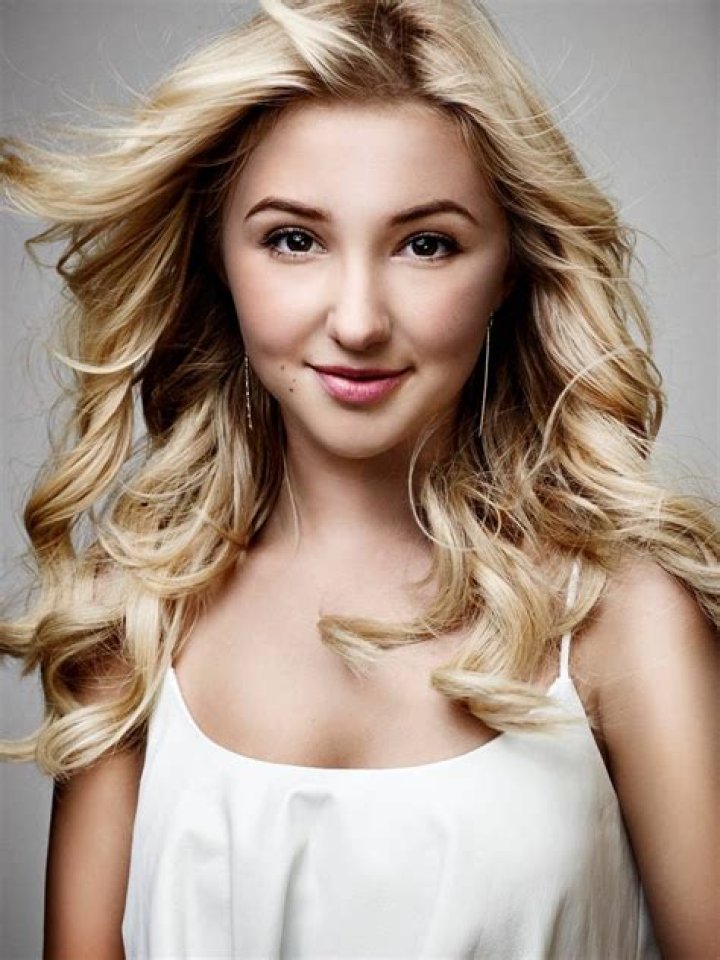 Audrey Whitby Height, Weight, Measurements, Bra Size, Shoe Size