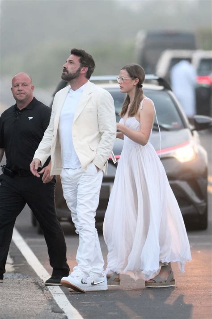 Behind The Scenes Of Violet Affleck's Close Bond With Dad Ben Affleck