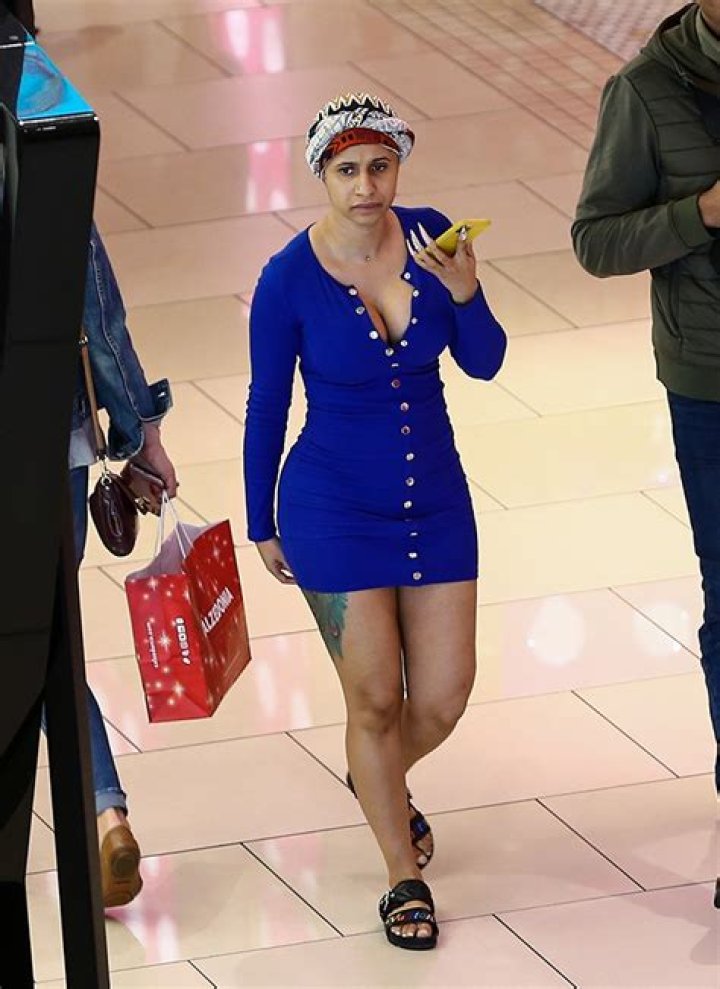 Cardi B Wears No Makeup While Shopping In Miami: Photos Hollywood Life
