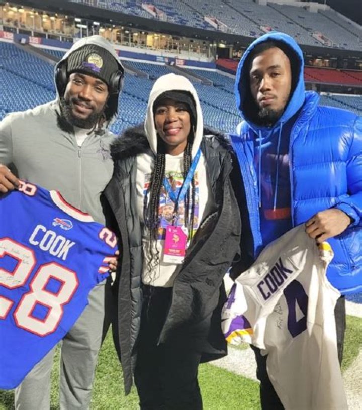 Dalvin Cook's Kids Meet Their Baby Brother