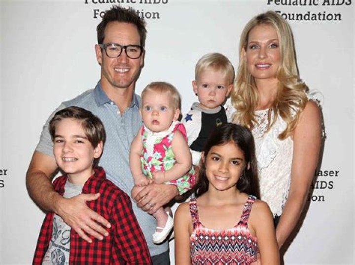 Dekker Edward Gosselaar is the Son of actor,Mark-Paul Gosselaar and his Second Wife ·