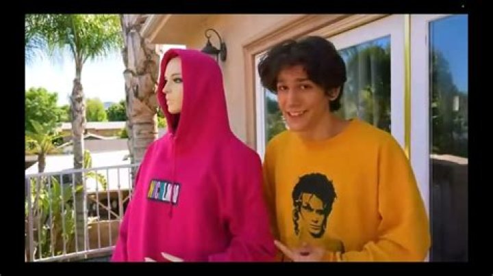 Did Zoe And Nick Break Up? PopCultureHub Reveals All