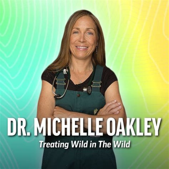 Dr. Michelle Oakley Net Worth, Age, Husband, Married, Wiki, Birthday, Family
