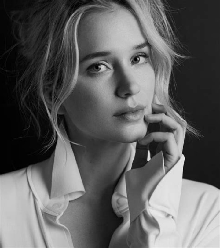 Elizabeth Lail Height, Weight, Measurements, Bra Size, Shoe Size