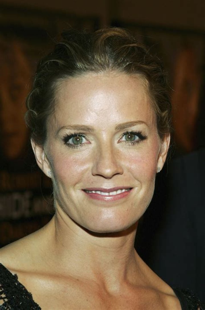 Elizabeth Shue: Hollywood's Ageless Beauty And Oscar Nominee