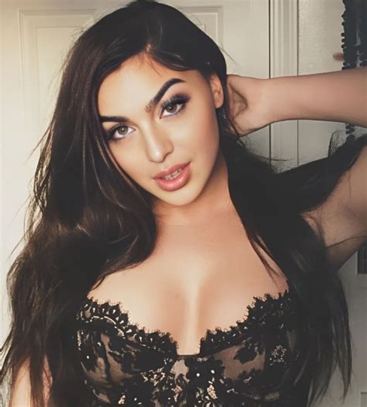 Who Is Mizkif Sister? Meet Emily Rinaudo