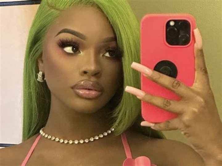 Emily's Ears Height, Weight, Age, Boyfriend, Facts, Biography