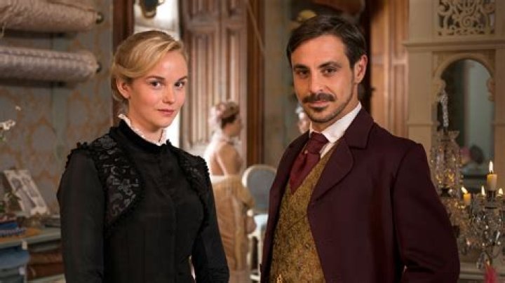 Emun Elliott Net Worth, TV Shows, Movies, Dating, Relationship, Age, Height, Wiki-Bio