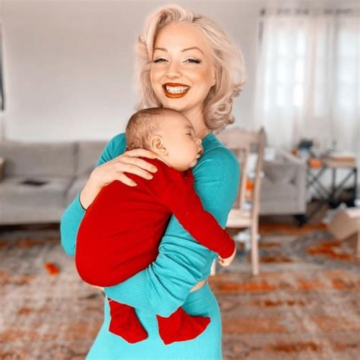 Get To Know About Jasmine Chiswell ·