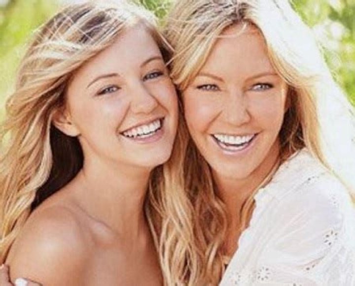 Heather Locklear & Richie Sambora's daughter Ava Elizabeth Sambora's Biograohy. ·