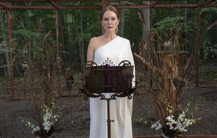 Uncover The Secrets: Julianne Moore's Height Revealed!