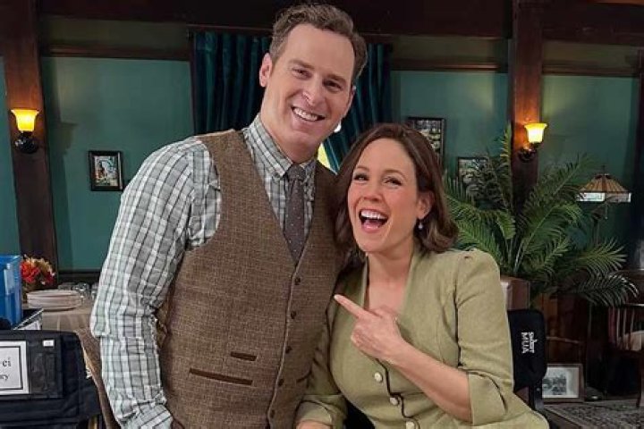 Unveiling The Truth: Erin Krakow's Pregnancy Rumors