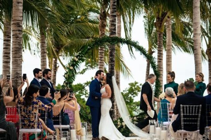 Isla Bella Beach Resort: See The "90 Day Fianc" Stars' Tropical Oasis