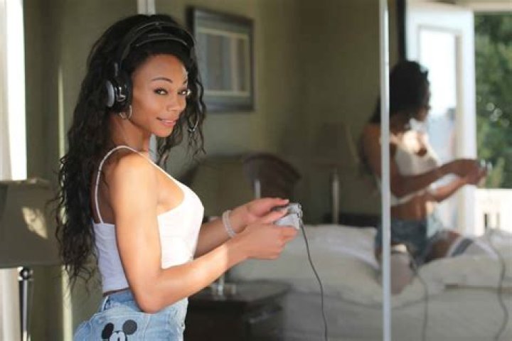 The Chi's Jasmine Davis: A Rising Star In The Acting World