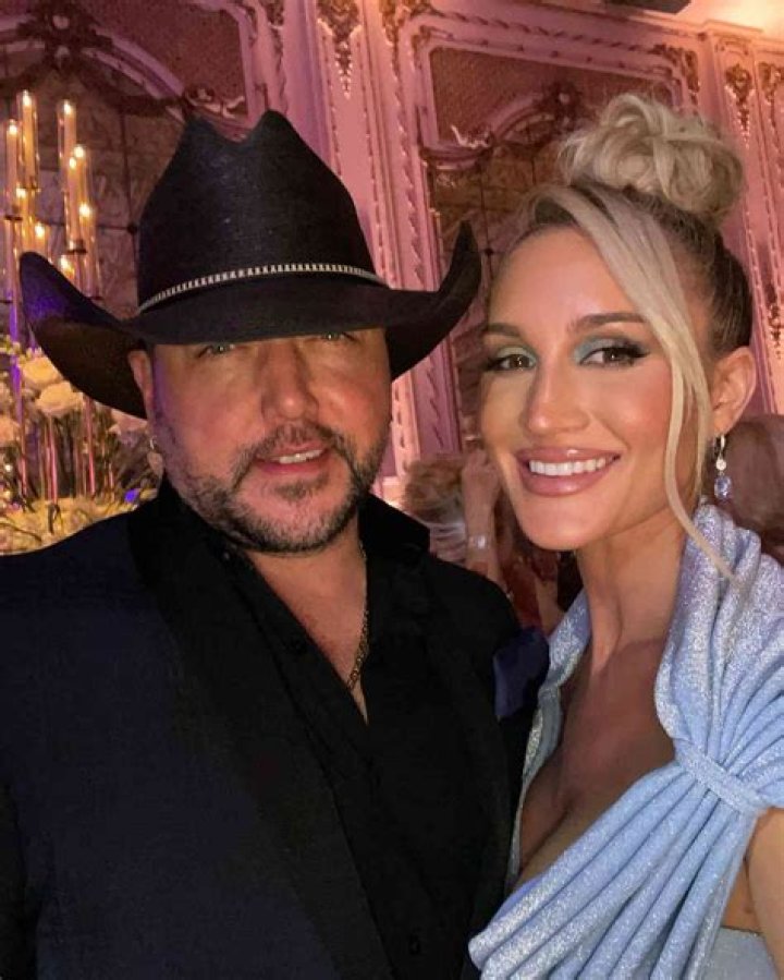 Jason Aldean & Wife Split After Cheating Country Singers Marriage Is Donezo Hollywood Lif |