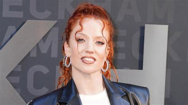 Jess Glynne Height, Weight, Measurements, Bra Size, Shoe Size