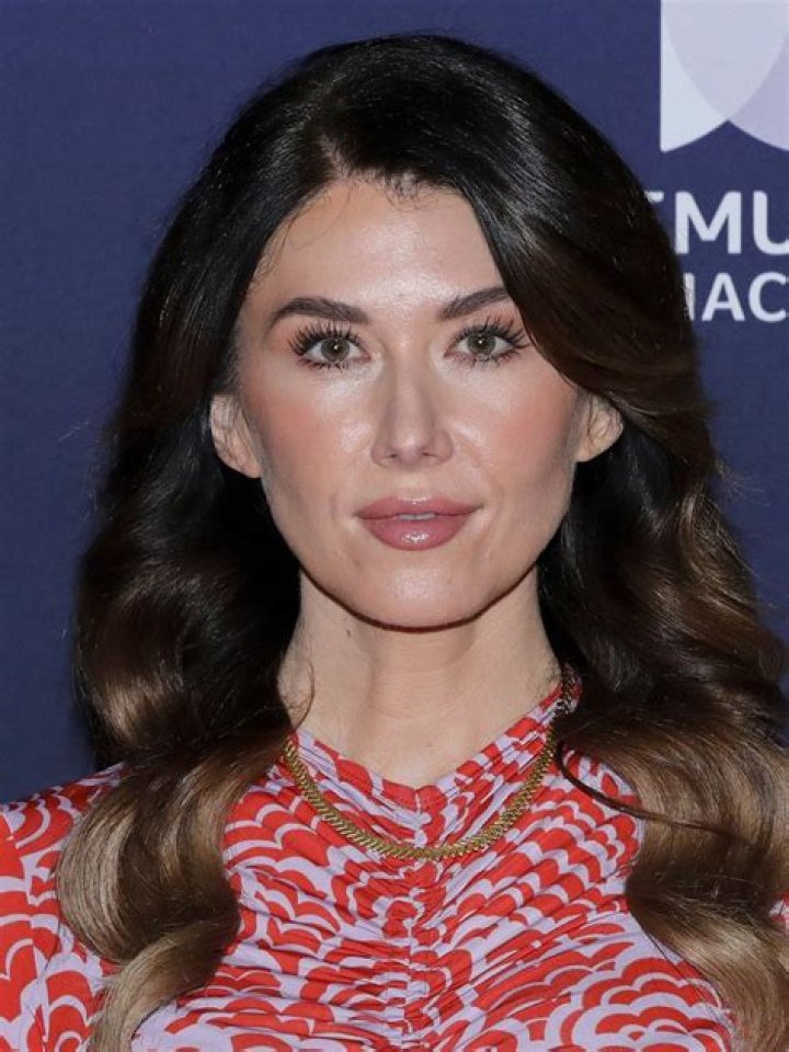 Jewel Staite Height, Weight, Measurements, Bra Size, Shoe Size