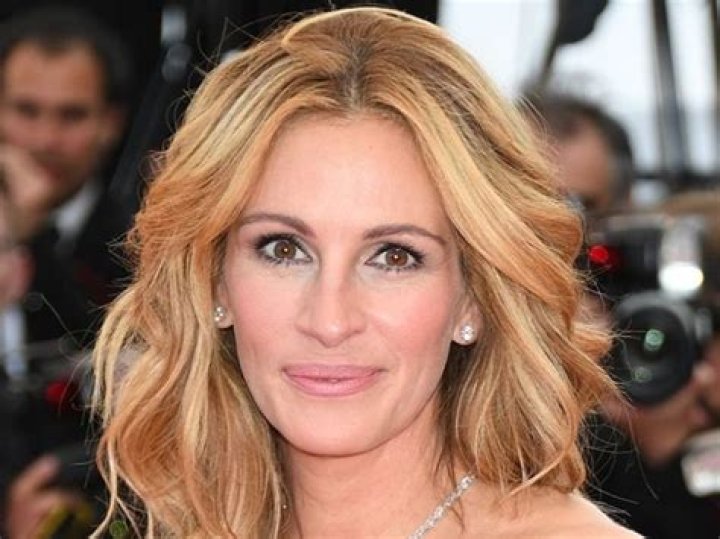 Julia Roberts' Height And Weight: The Secret To Her Timeless Beauty