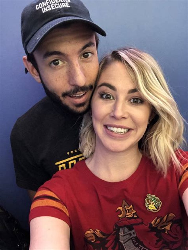 Kelsey Darragh Wiki, Dating, BuzzFeed, Net Worth, Age, Height