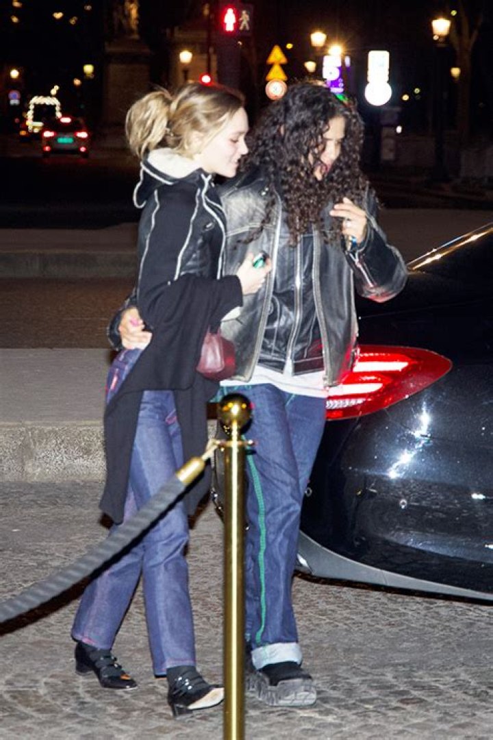 Lily-Rose Depp & 070 Shake Are Dating, Confirm With A Kiss: Photo Hollywood Life |