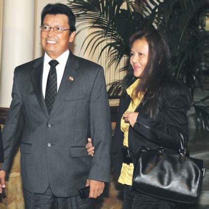 Lito Lapid's Wife: A Deeper Dive Into Their Relationship