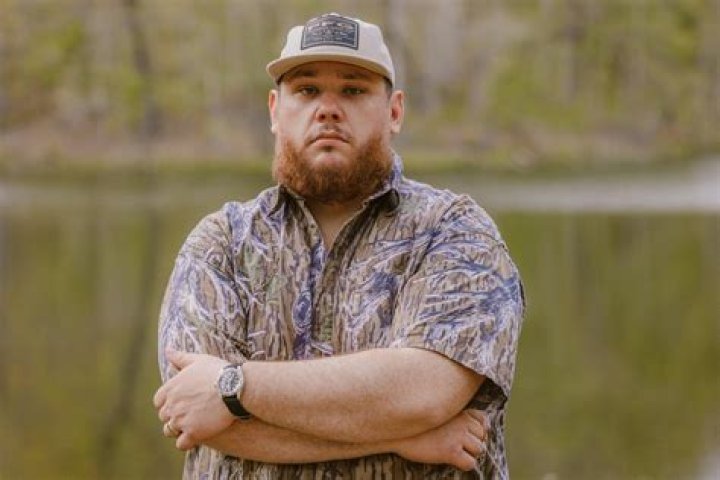 Luke Combs Height, Weight, Body Measurements, Shoe Size