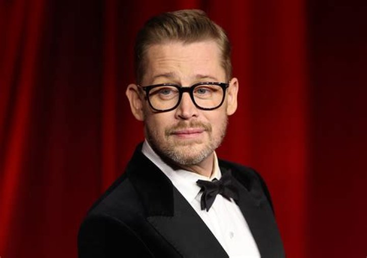 Macaulay Culkin Height, Weight, Body Measurements, Shoe Size