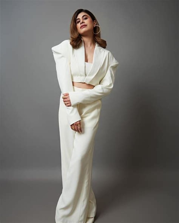 Malvika Sitlani (Model) Wiki, Bio, Age, Height, Weight, Measurements, Boyfriend, Net Worth, Facts