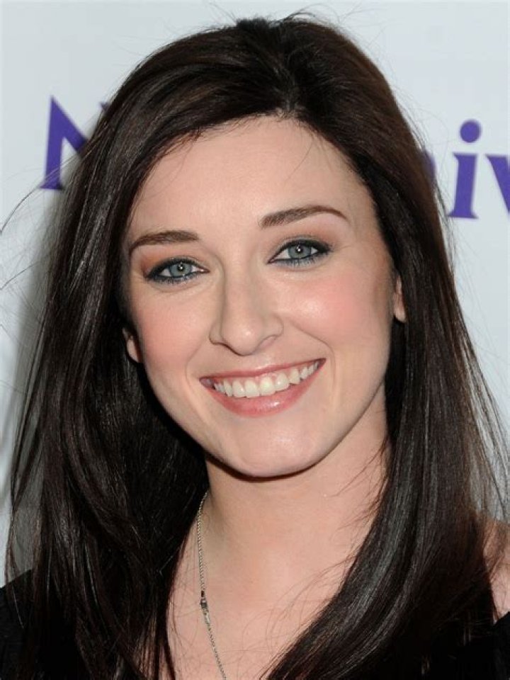 Margo Harshman Height, Weight, Measurements, Bra Size, Shoe Size