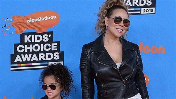 Mariah Carey & Daughter Monroe Twin With Their Hair In New Photo Hollywood Life