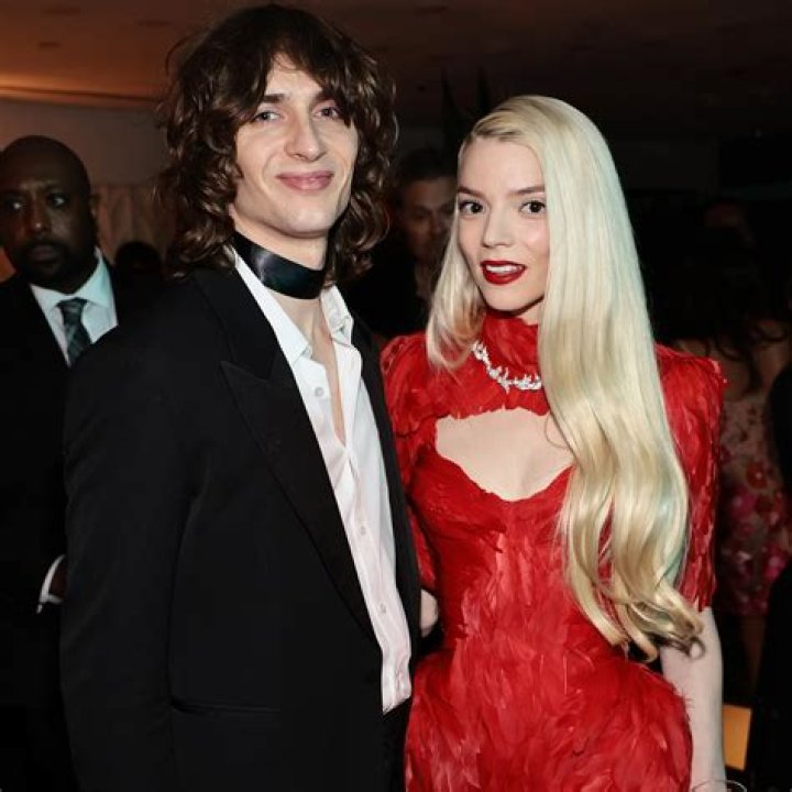 Mo McRae Bio, Wiki, Age, Wife, Daughter, Net Worth, Height and This Is Us