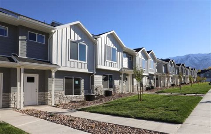 Nate And Linley Hutchinson Flagship Homes: Age, Wiki, Biography, Net Worth, Instagram, Dream Makeover