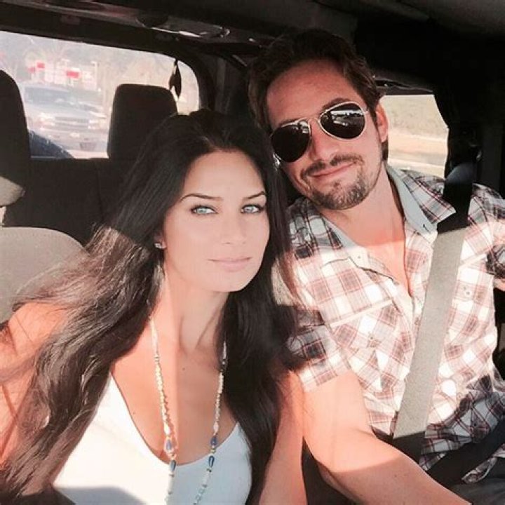 Bachelor In Paradise Couple Splits Hollywood Life |