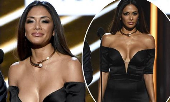[PIC] Nicole Scherzinger Wardrobe Malfunction Nip Slip At National Television Awards Hollywo