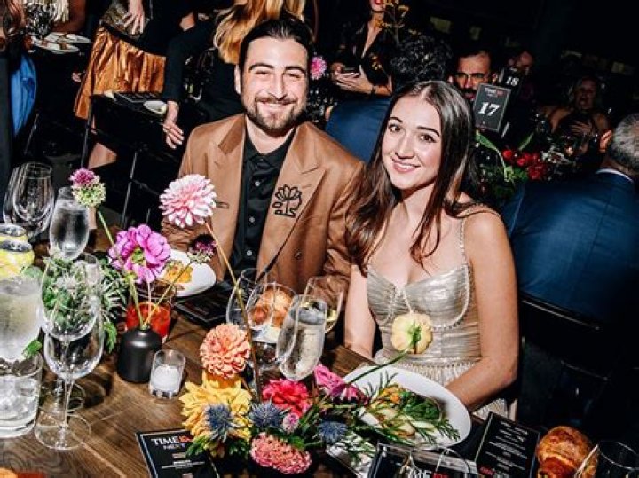 Noah Kahan's Love Life: Unveiling His Girlfriend In 2024