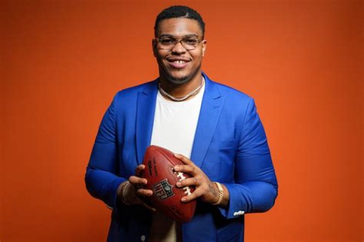 The Curious Relationships Of Orlando Brown: A Detailed Look