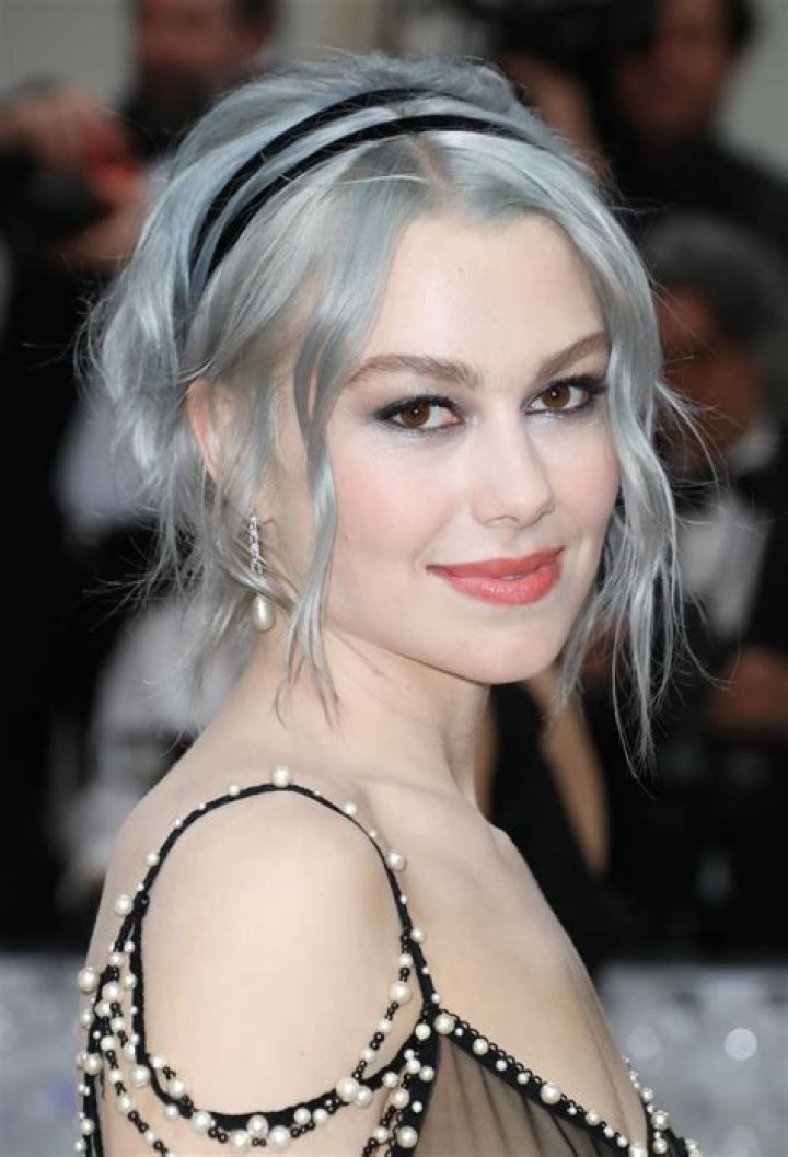 Know The Captivating Eye Color Of Phoebe Bridgers