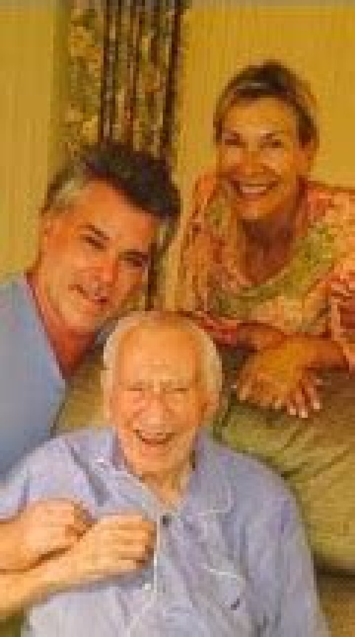 Height, Net Worth, Wife, And Family Background