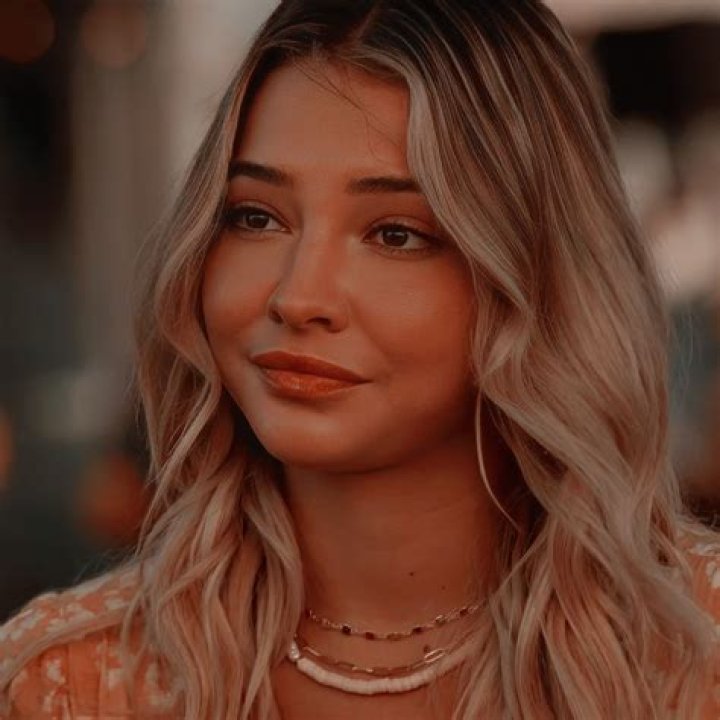 Sarah Cameron: The Ultimate Guide To The OBX Sweetheart