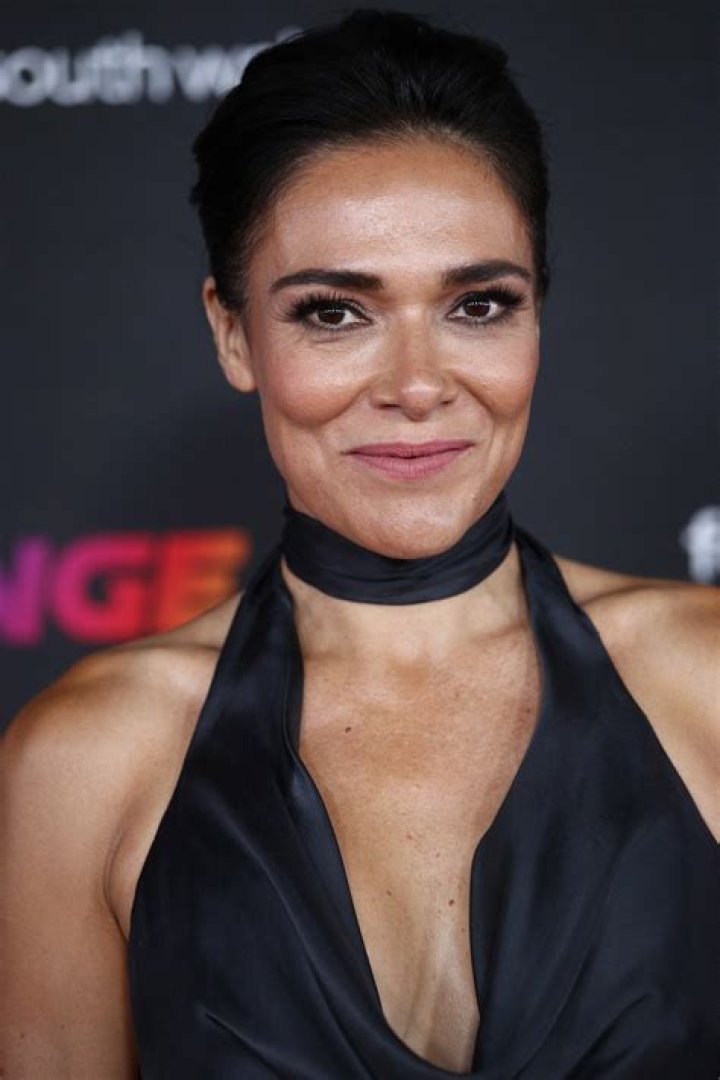 Simone Kessell Height, Weight, Measurements, Bra Size, Shoe Size