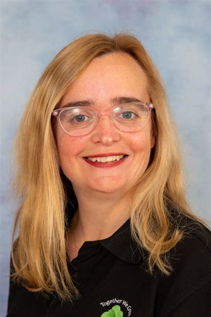 Suzanne Whiston Dating, Married, Boyfriend, Net Worth, Career, Wiki-Bio