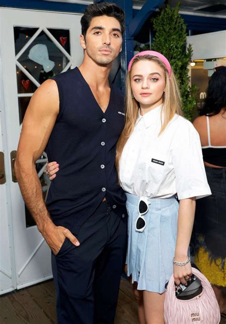 Kissing Booth 2s Taylor Zakhar Perez Not Dating Joey King: Video Hollywood Life