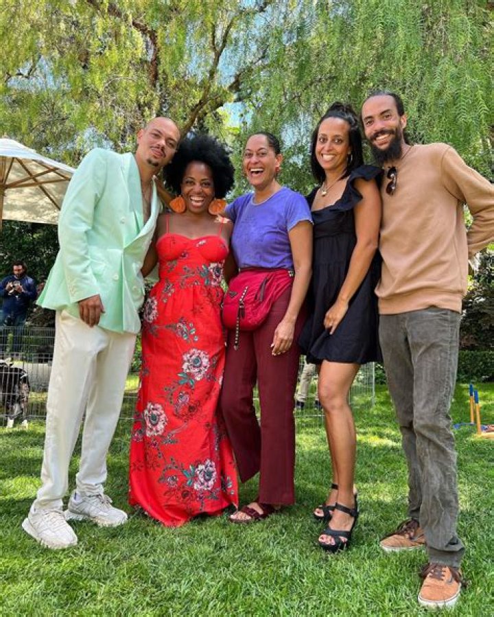 Meet Her 4 Brothers And Sisters Hollywood Life